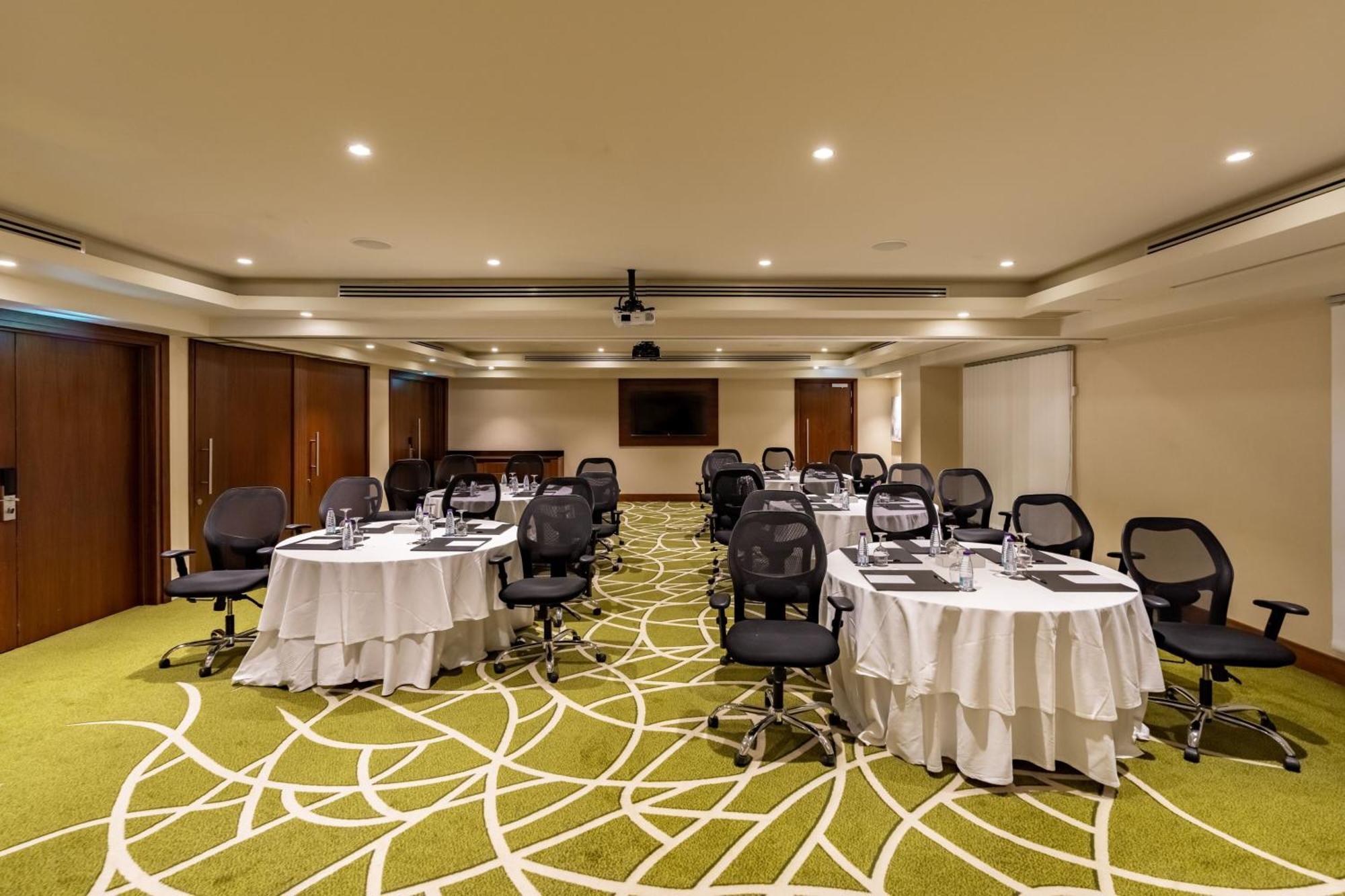 Courtyard By Marriott Riyadh Olaya Bagian luar foto