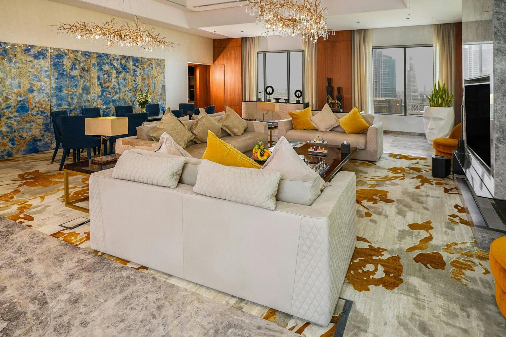 Courtyard By Marriott Riyadh Olaya Bagian luar foto
